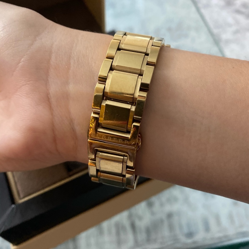 Authentic Burberry Watch (unisex) - Picture 7 of 8